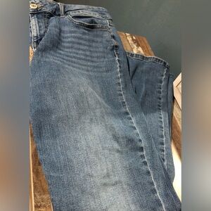 Women’s Maurices M Jeans size 12 Long Mid-Rise Boot Cut Medium Wash Denim